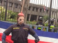 "Oficial Augusto LaGolpe nuevo cargo de Hans en seguridad impúdica. Protesta contra la corrupción y abuso de autoridad"; 12 octubre 2020.